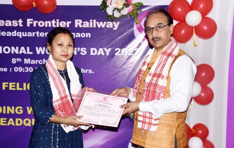 NFR General Manager, Anshul Gupta gives away certificate of appreciation to a women employee during its International Women’s Day celebration on March 8. (Photo Courtesy: NFR)